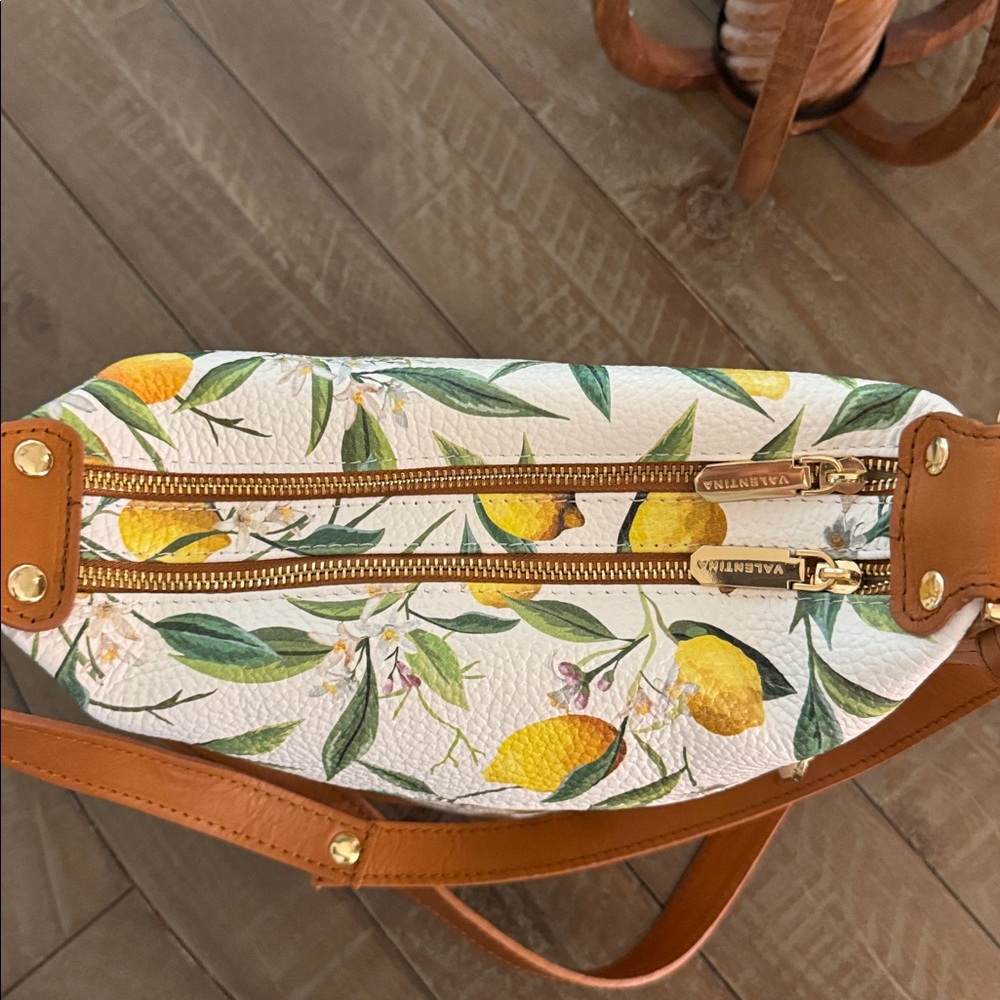NWOT, Valentina vintage crossbody bucket bag in a gorgeous leather lemon print. - Picture 6 of 9